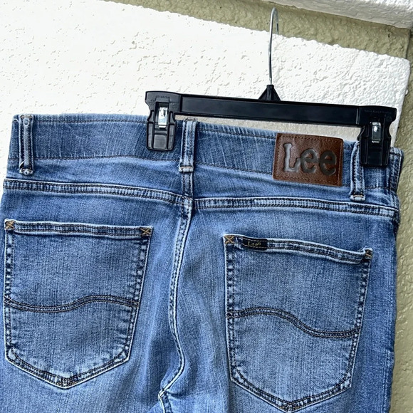 Lee Extreme Motion Straight Fit Tapered Leg women’s jeans 32x32 - Picture 5 of 6